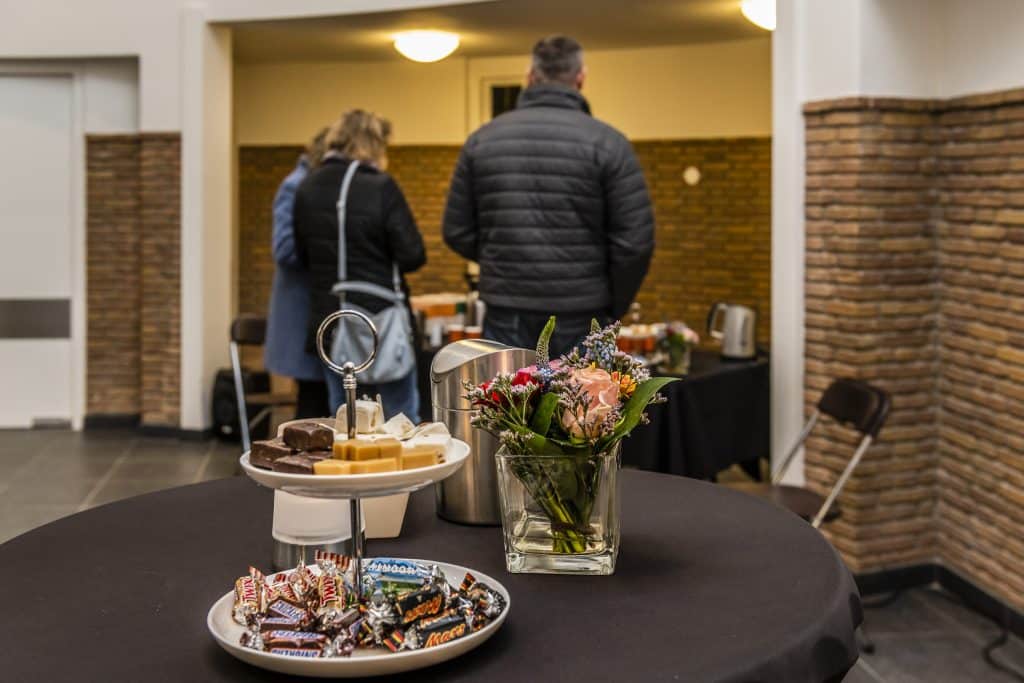 In liefde gedenken: verlichte wandeltocht over de begraafplaats in Huizen