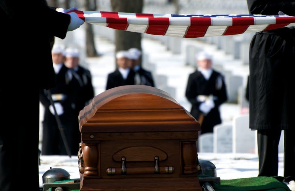 Een militaire begrafenis op begraafplaats Arlington tijdens een vakantie. Rebel Uitvaart