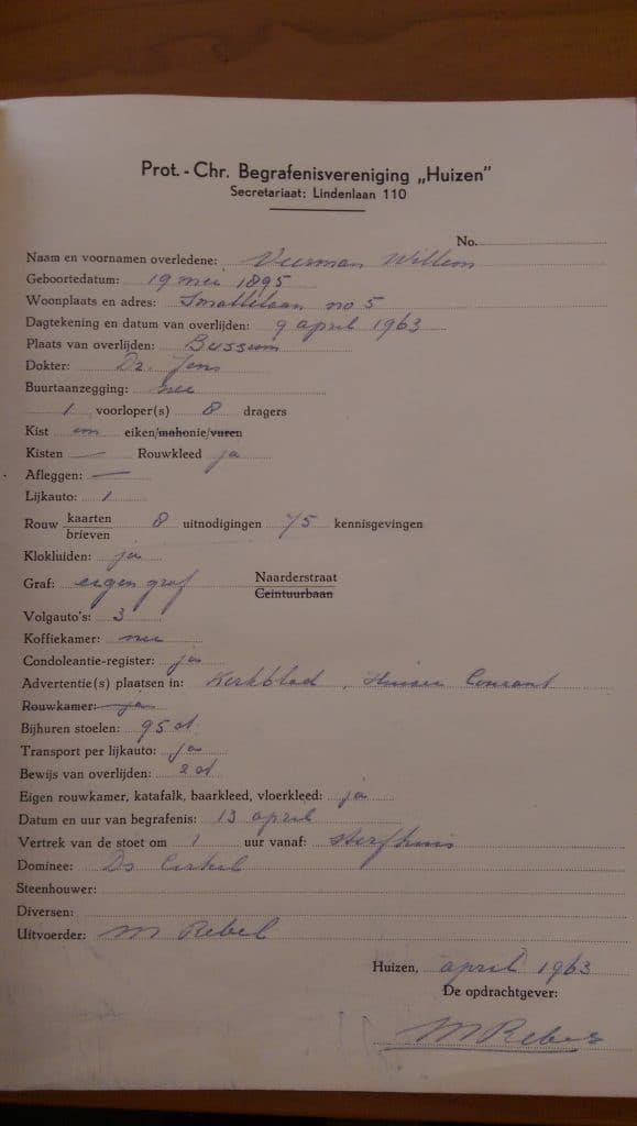 Een dossiermap zoals deze voor een begrafenis in Huizen in 1963 gebruikt werd