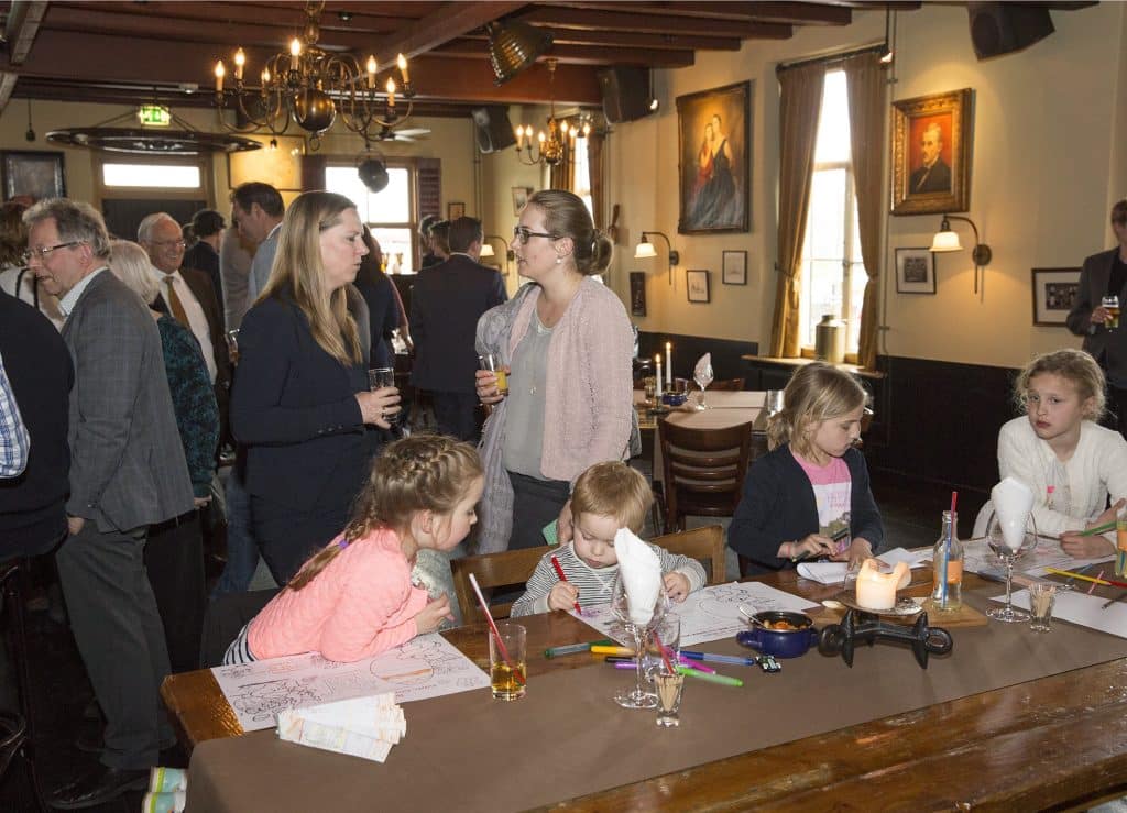 Cheque van €32.000 voor Stichting De Regenboogboom