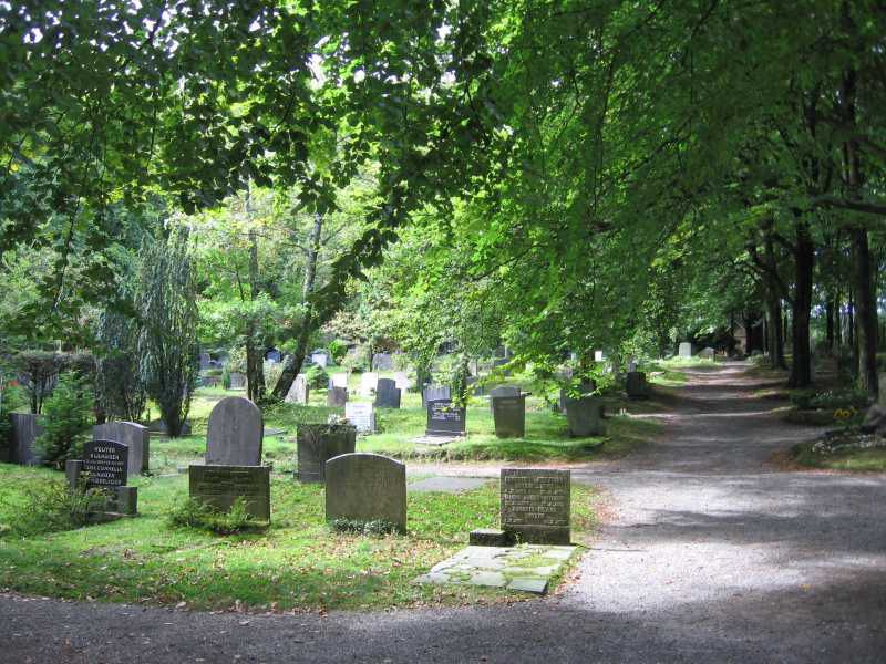 Begraafplaats met graven en grafmonumenten